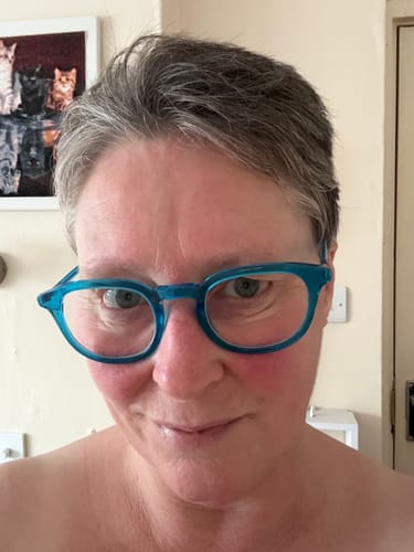 Customer photo review of Instant Dye Shampoo