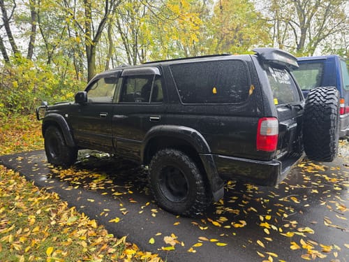 Customer photo review of Westin 1996-2002 Toyota 4Runner 4dr Signature 3 Nerf Step Bars - Black