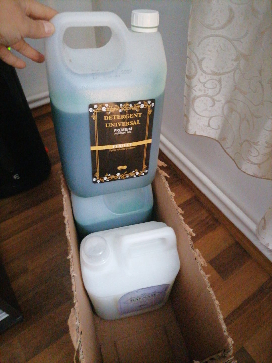Customer photo review of Pachet 2x Detergent Universal Premium Automat Gel- 10L + 1x Balsam de rufe 5L Extra Parfum Chanela