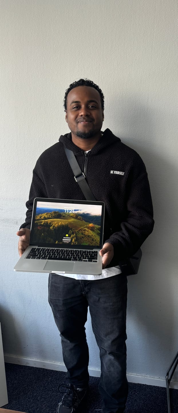 Customer photo review of Macbook Pro 13,3" 4k Retina | Touch Bar | intel Core i5 | 256 Gb SSD | 8Gb RAM | Silver