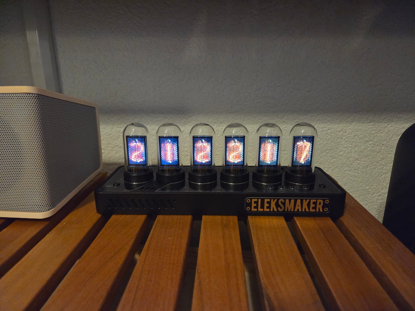 Customer photo review of EleksTube IPS Pro GEN3 Limited Edition 6-Bit Digital Clock