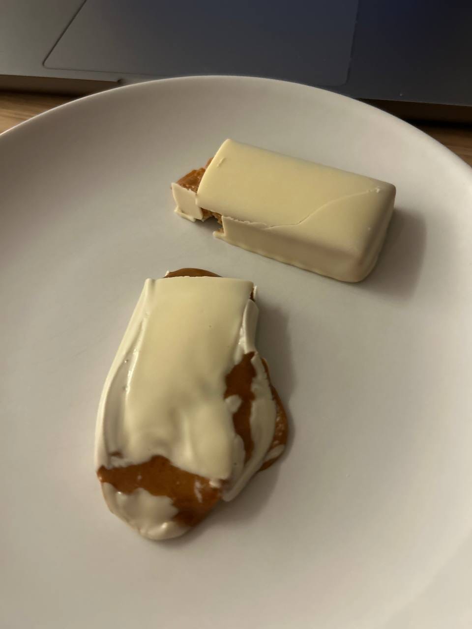 Customer photo review of BAREBELLS Cinnamon Bun