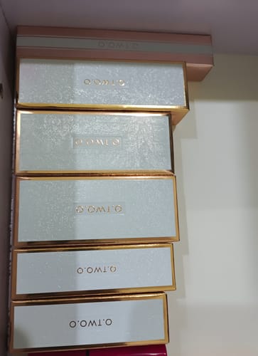 Customer photo review of O.TWO.O MISTY KISS LOCK COLOUR MATTE LIPSTICK