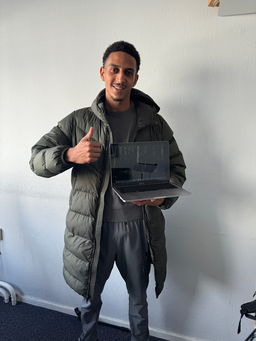 Customer photo review of Macbook Pro 13,3" 4k Retina | Touch Bar | intel Core i7 | 256 Gb SSD | 16Gb RAM | Spacegrey