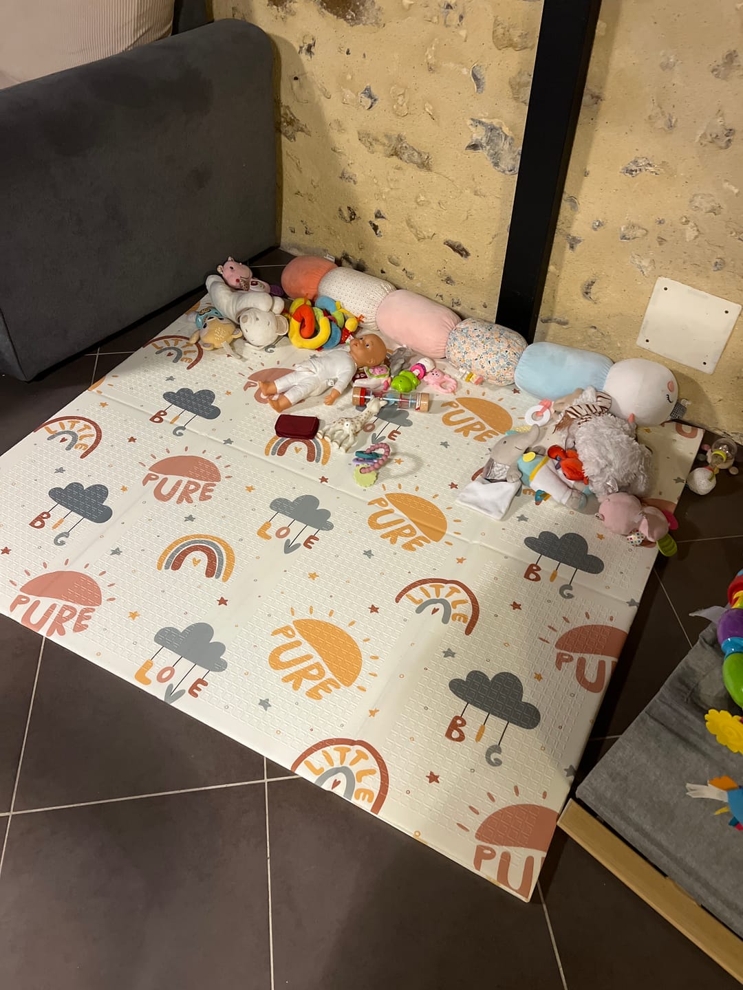 Customer photo review of Tapis Anti-Choc : Créez un grand espace de jeu !