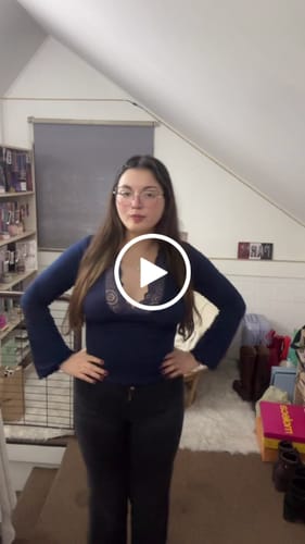 Customer video review of TOP SIENNA ENCAJE AZUL