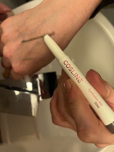 Customer photo review of 302 - Eyeshadow Grau