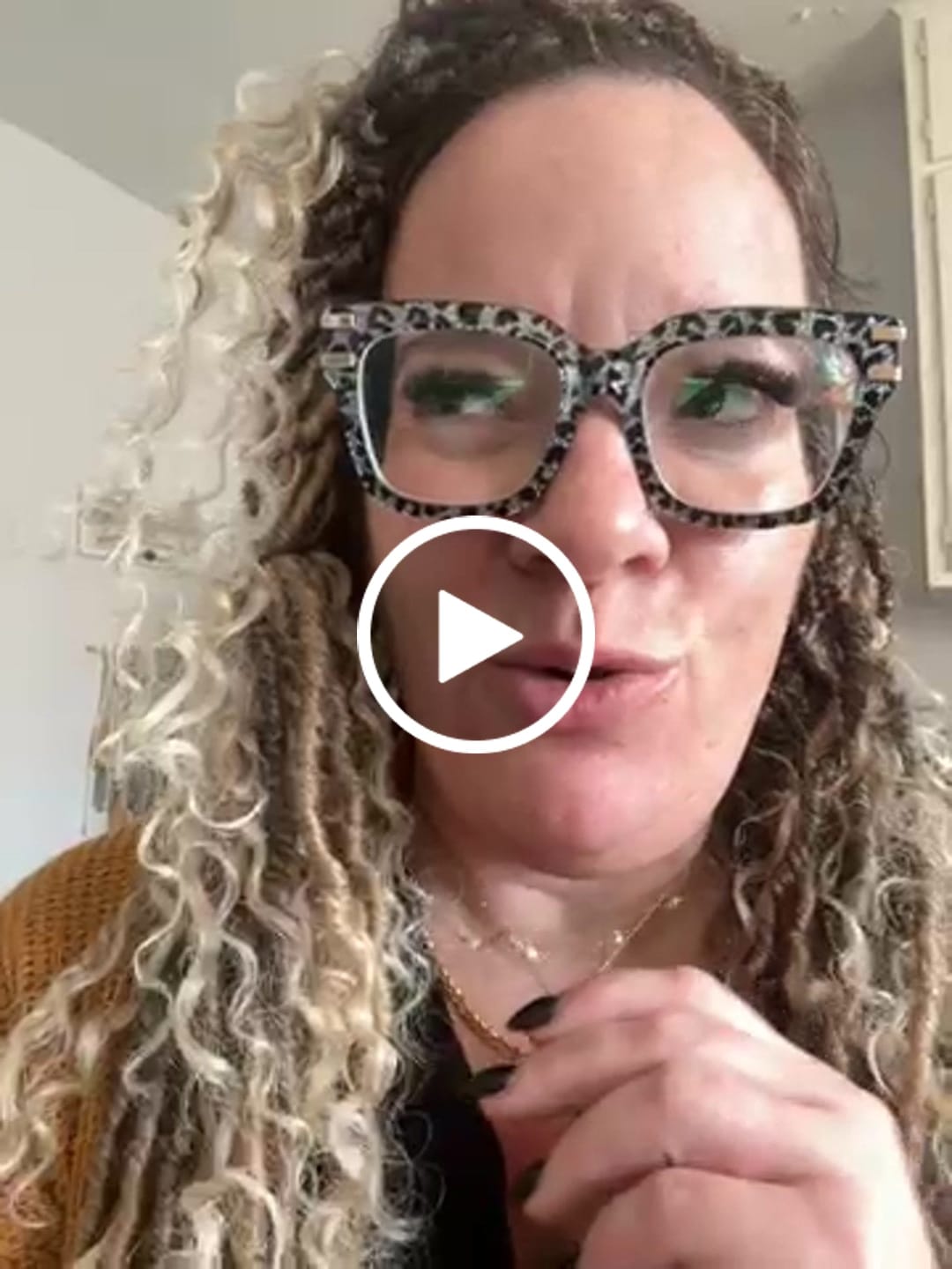 Customer video review of Bubble Letter Initial Necklace (Bundle)