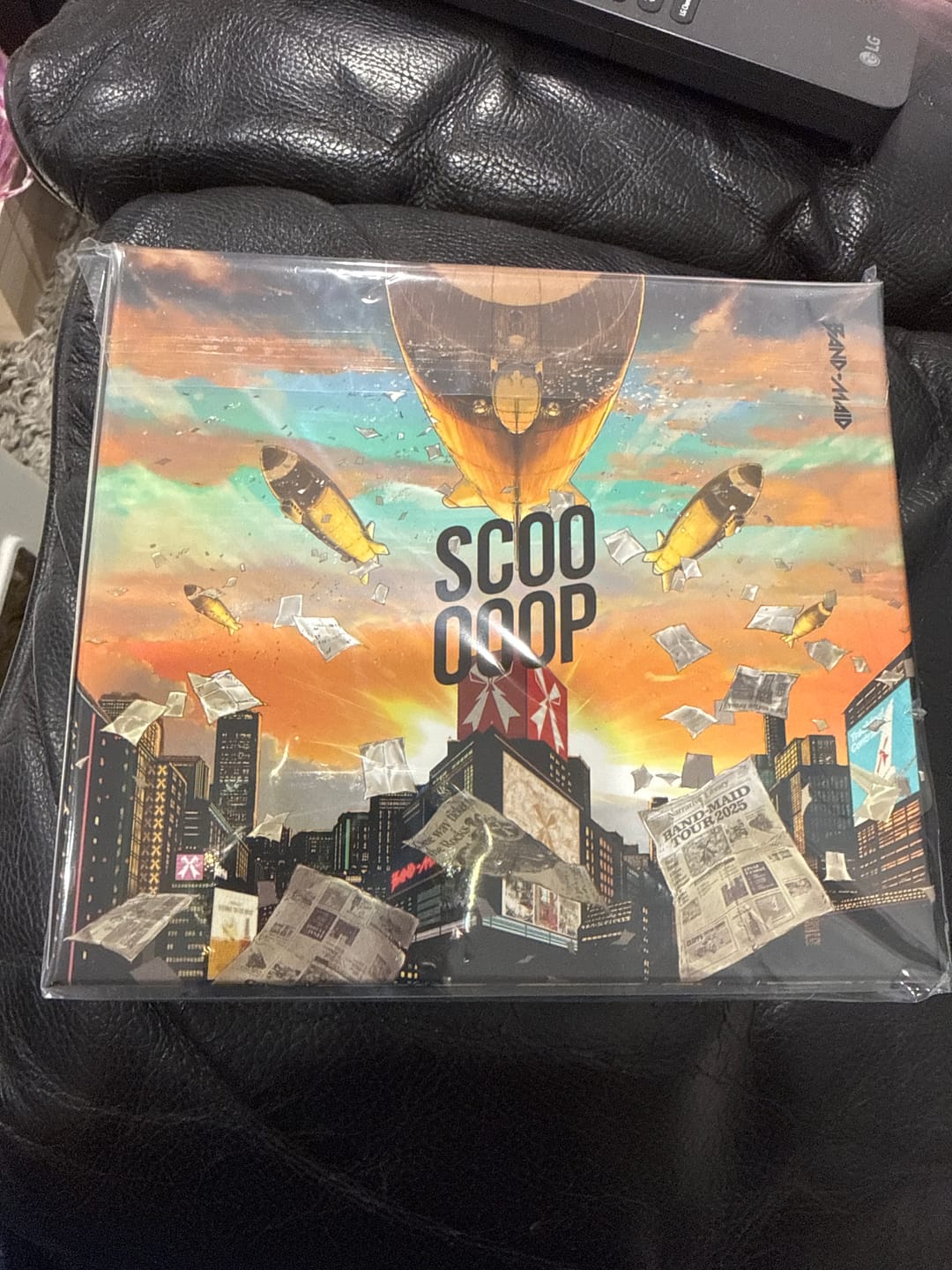 Customer photo review of BAND-MAID "SCOOOOOP" Limited Edition (CD + Blu-ray + Poster Style Booklet) (Special Packaging)