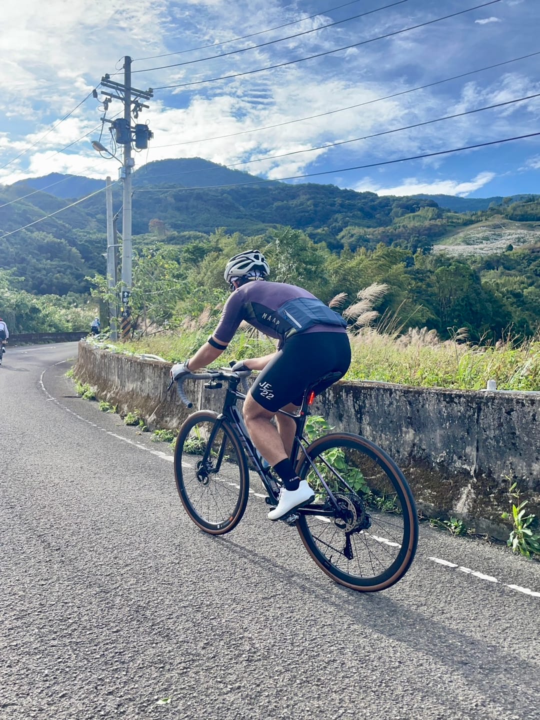 Customer photo review of PODIUM 競賽級無痕吊帶單車褲 (男女共版) - 黑