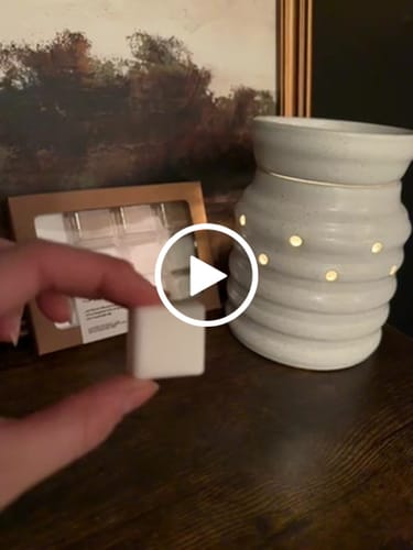 Customer video review of Sunday Wax Melts