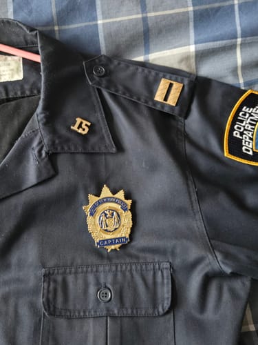 Customer photo review of NY New York Police Captain Badge Solid Copper Replica Cosplay Movie Props