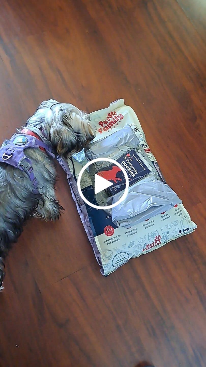 Customer video review of PetFamily Cookies
