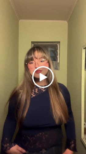 Customer video review of TOP NARA ENCAJE AZUL