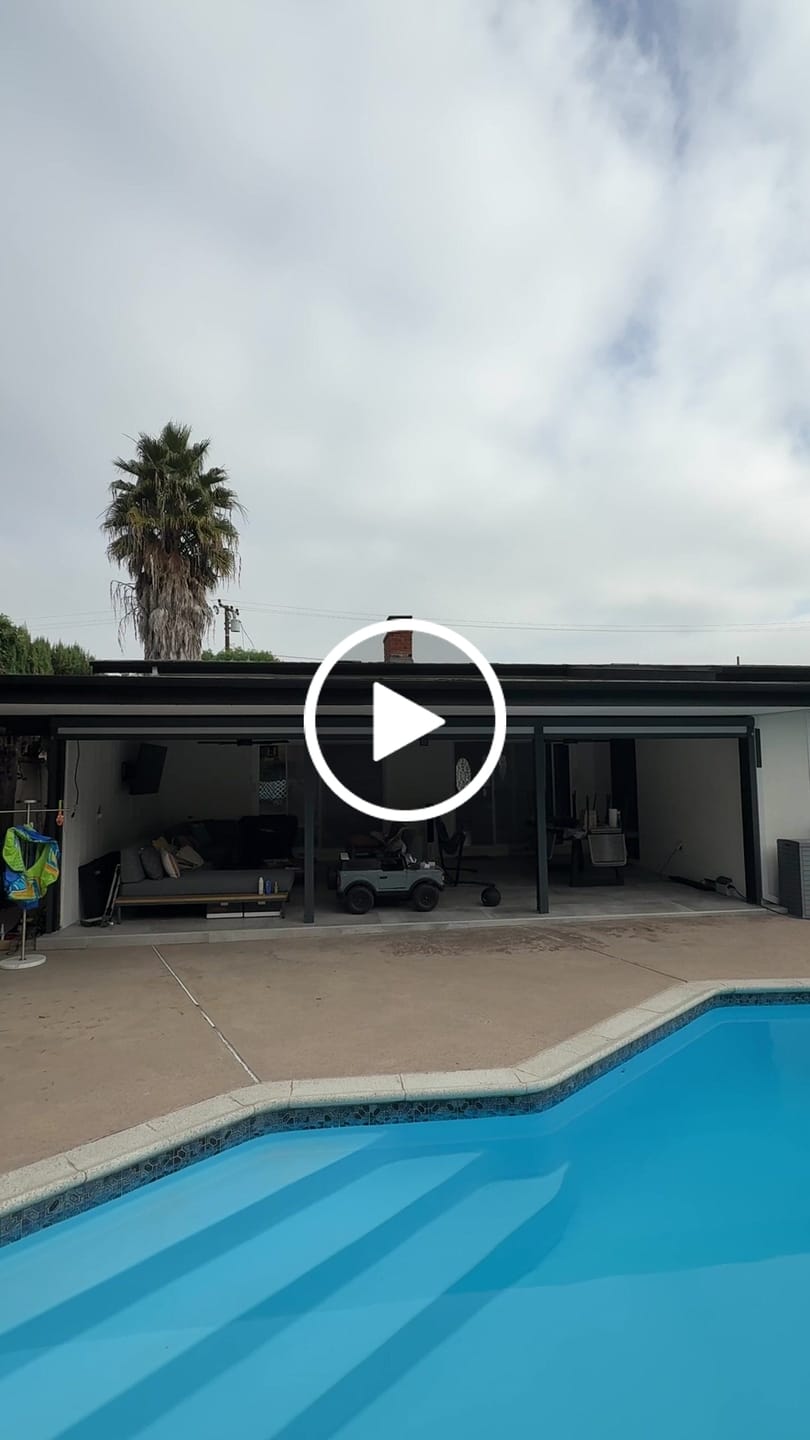 Customer video review of SmartWings Motorized Zipper Track Windproof Outdoor Shades