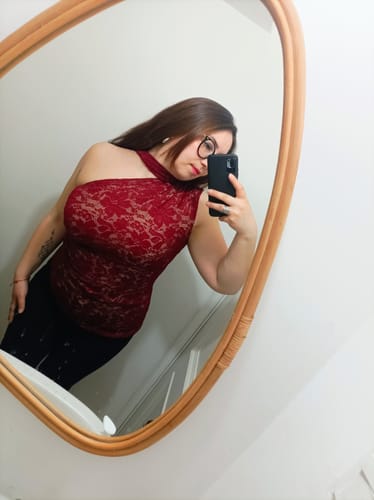 Customer photo review of TOP SARA ENCAJE BURDEO