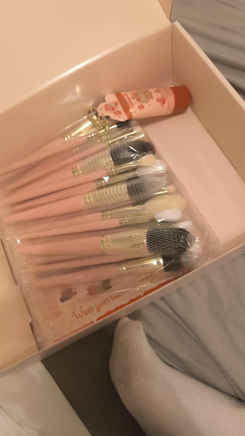 Customer photo review of P.Louise 30-Piece Makeup Brush Bundle