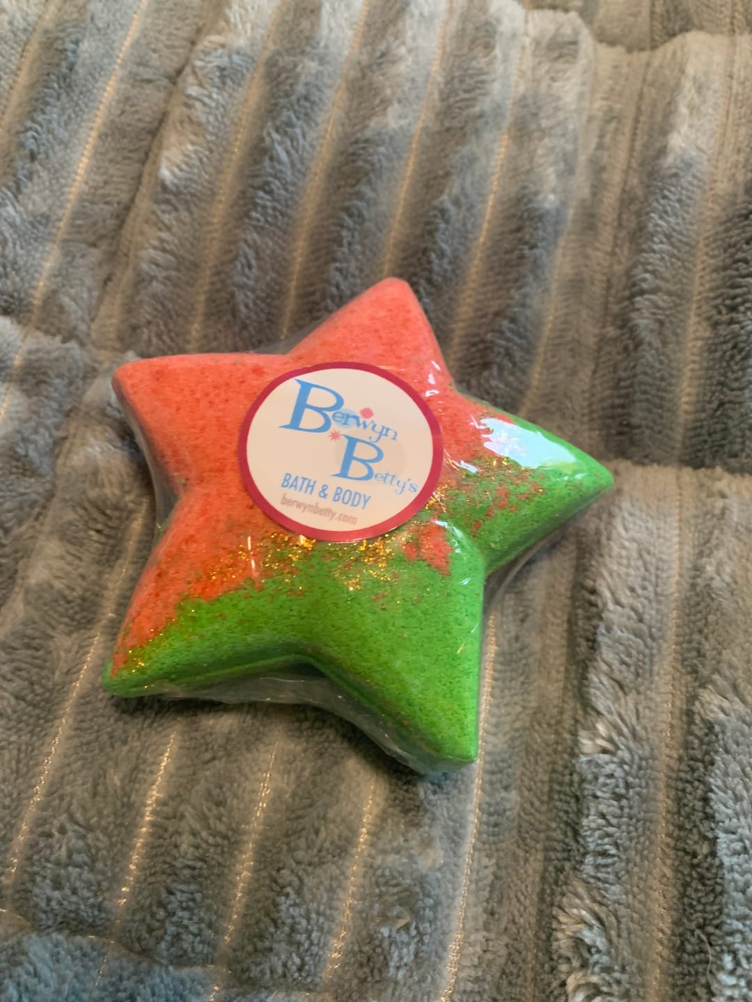 Customer photo review of Holiday Star Kids Bath Bomb with Christmas Bracelet Inside