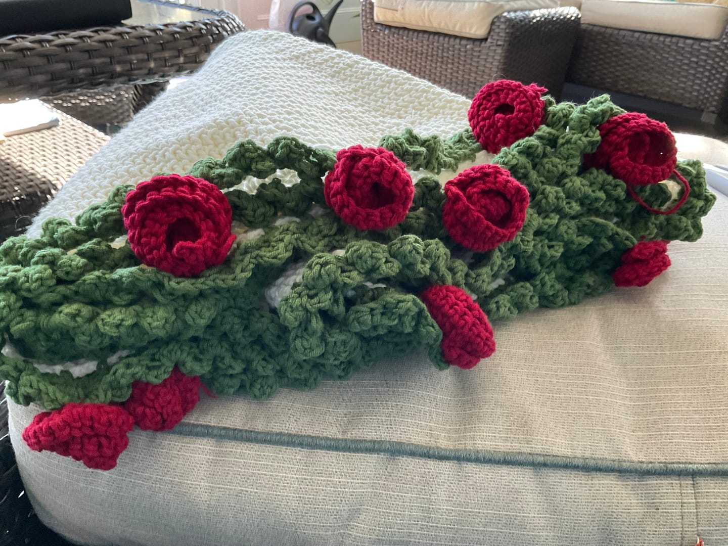 Customer photo review of CrochetPark™ 1980 Rose Bouquet Blanket DIY kit