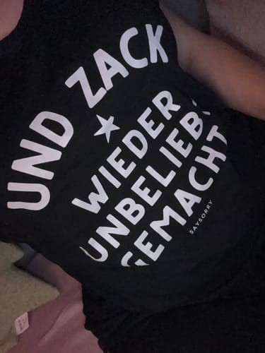 Customer photo review of Organic Alle-Größen-Shirt weiss »Und Zack. Wieder unbeliebt gemacht.«