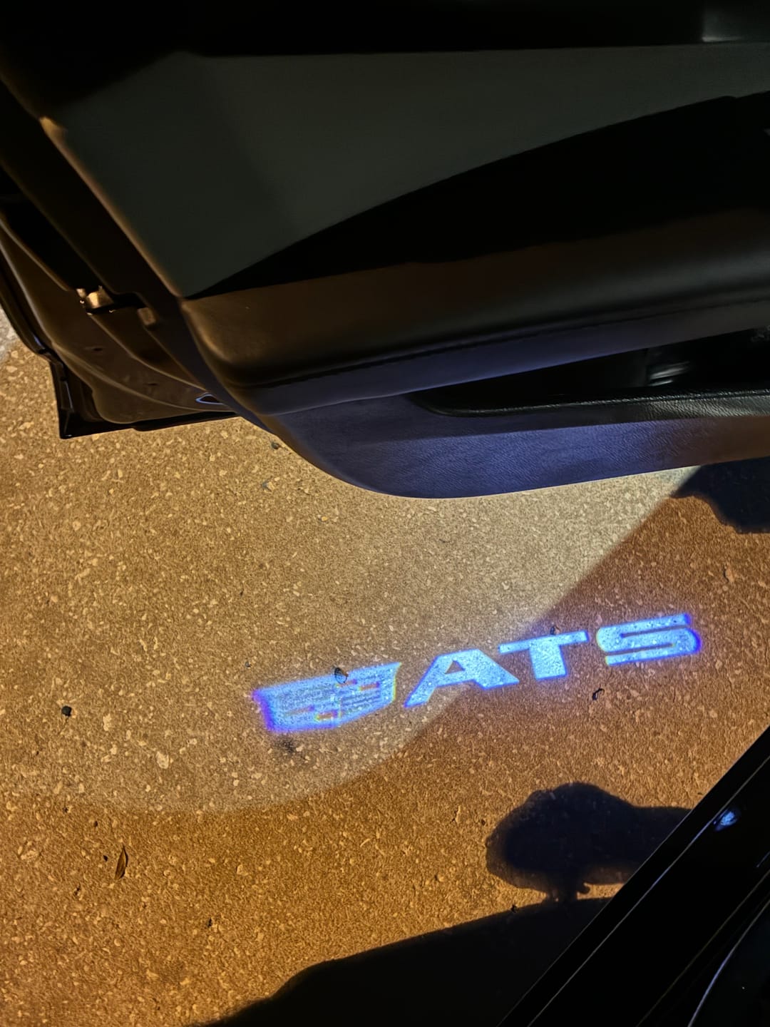 Customer photo review of CADILLAC ATS LOGO PROJECTOT LIGHTS Nr.2577  (quantity 1 = 2 Logo Films /2 door lights）