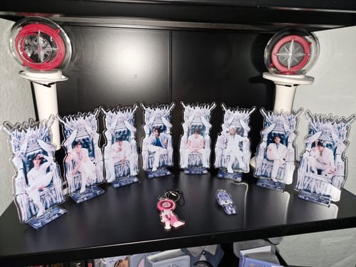 Customer photo review of KPOP Acrylic Double-sided Standing Ornament