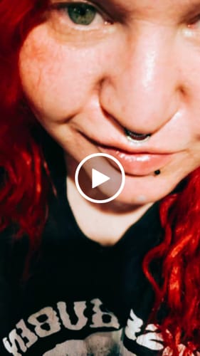 Customer video review of GLOWYSIDEUP® Overnight Leave-On Maske