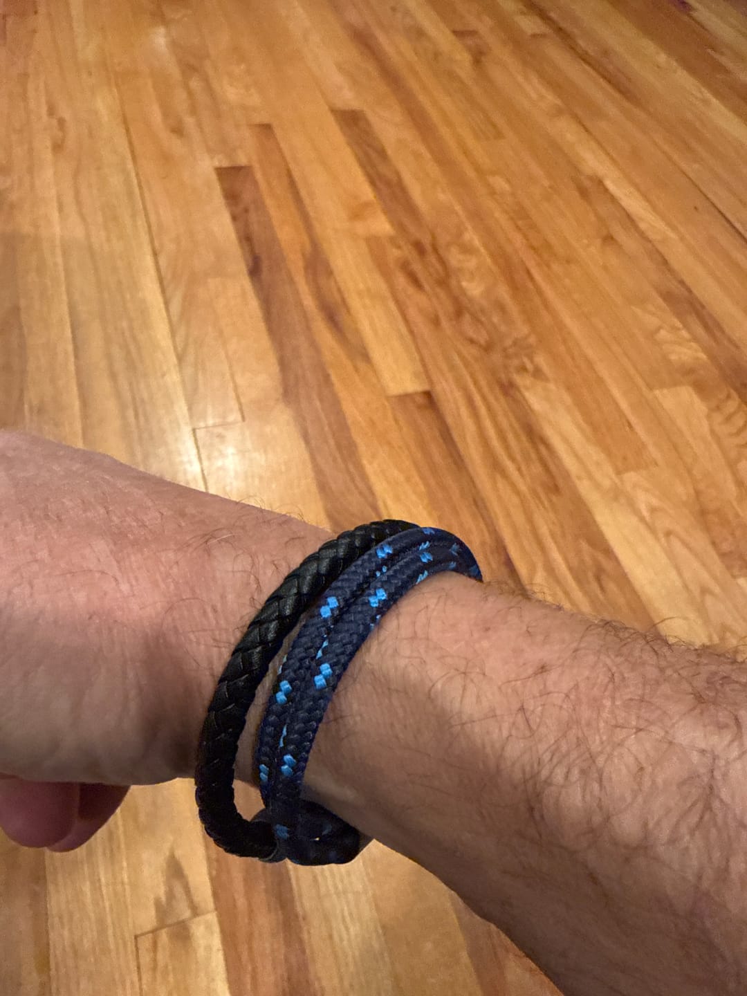 Customer photo review of Vertig Magnetic Leather Bracelet Black