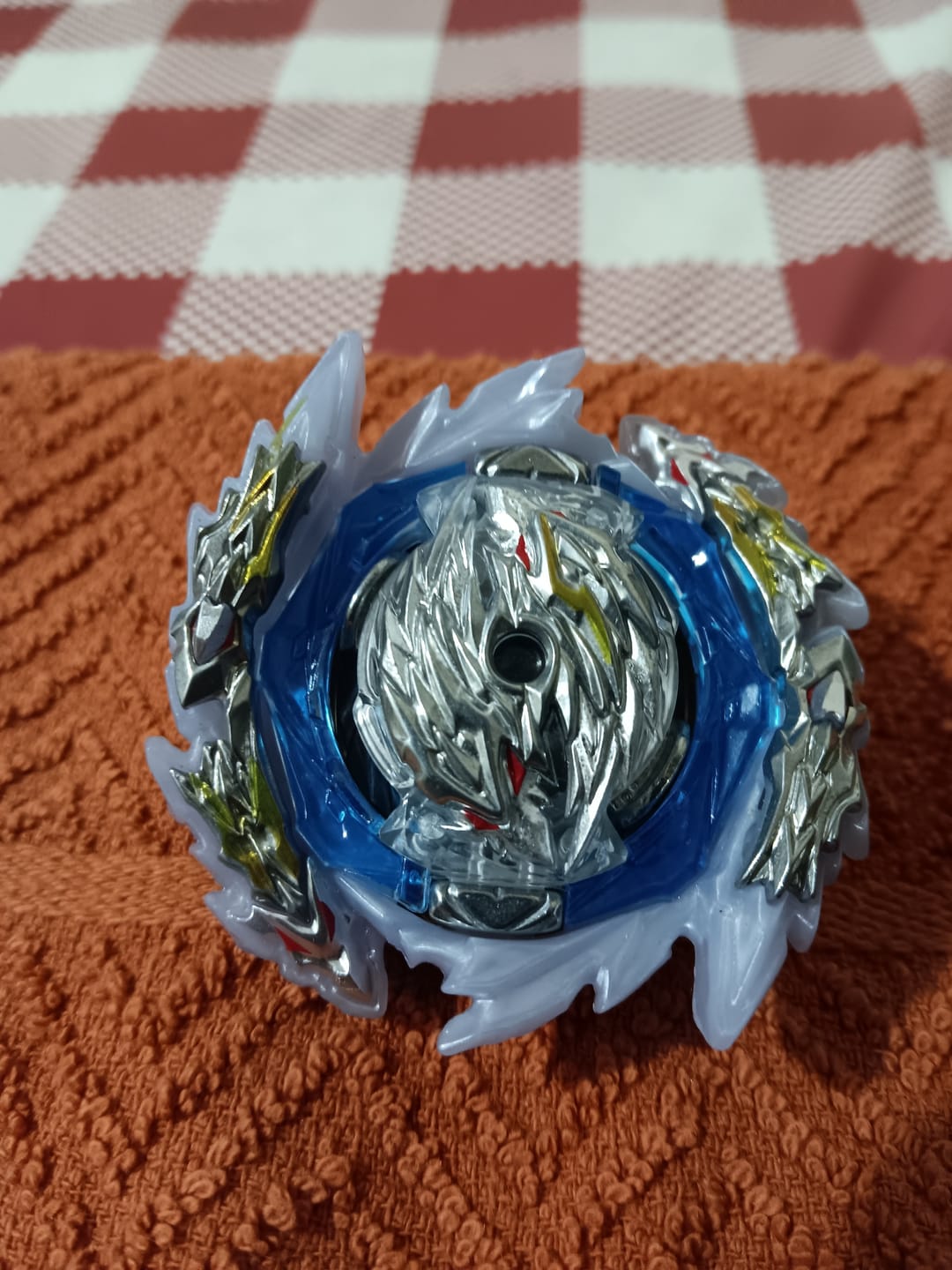 Customer photo review of TakaraTomy Guilty Longinus Kr.MDs-2 / Luinor Burst DB Beyblade B-189