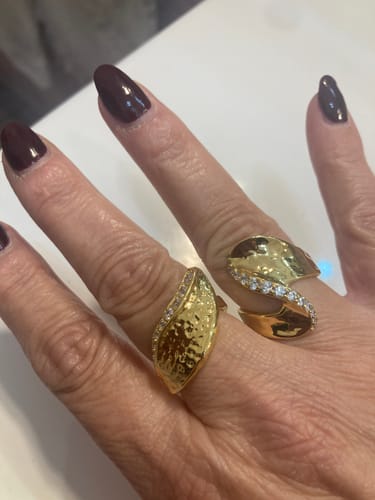 Customer photo review of Anello con foglia a zig zag