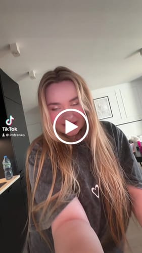 Customer video review of Pretty Glitter Lip Kit  | SHEGLITTARY