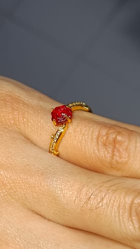Customer photo review of ANILLO PANDORA PINCESA DISNEY BELLA Y LA BESTIA ROSA ENCANTADA ORO 14K