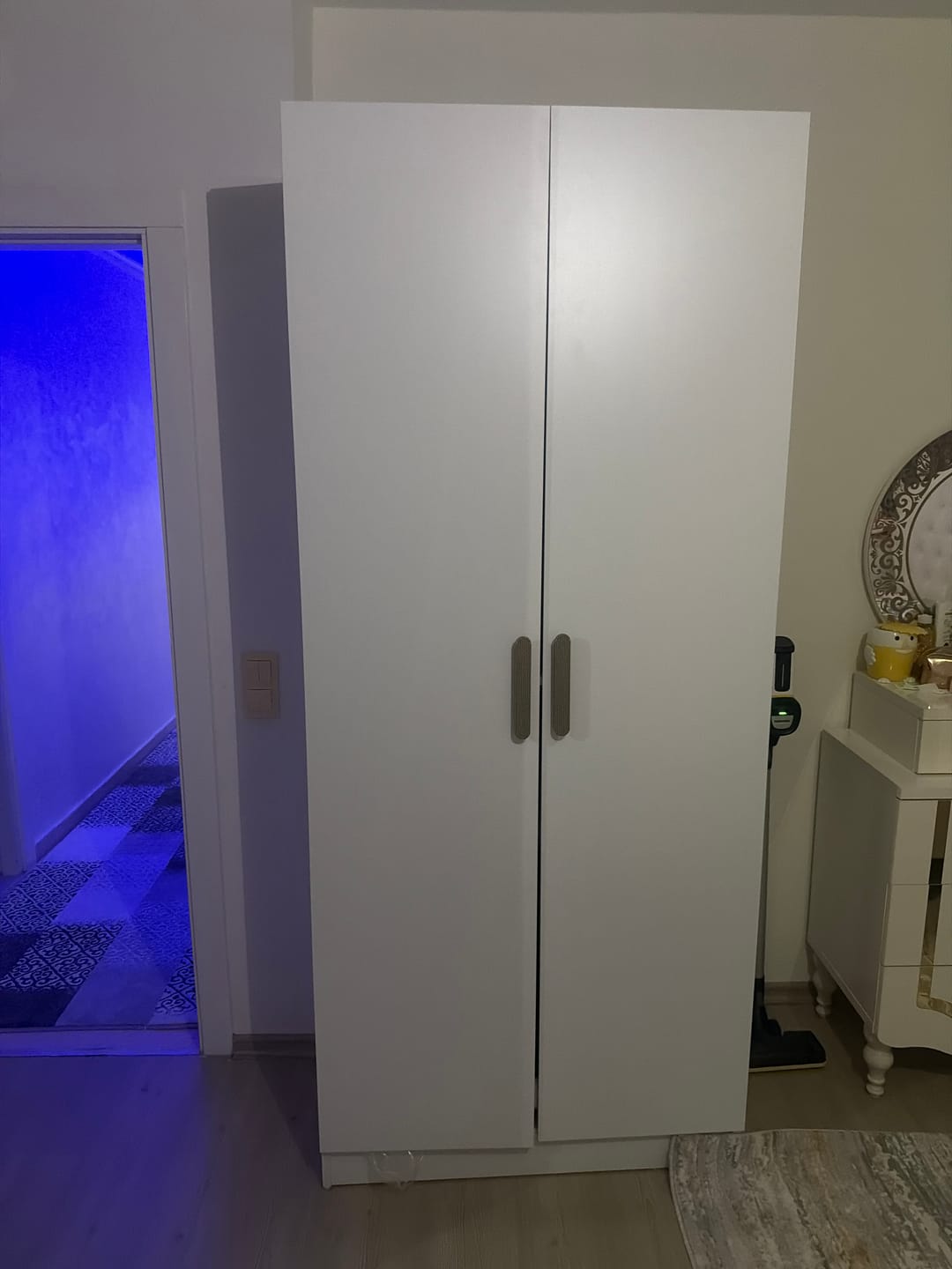 Customer photo review of Rani BA159  Gardırop 2 Kapaklı Raflı 2 Askılı Elbise Dolabı Beyaz