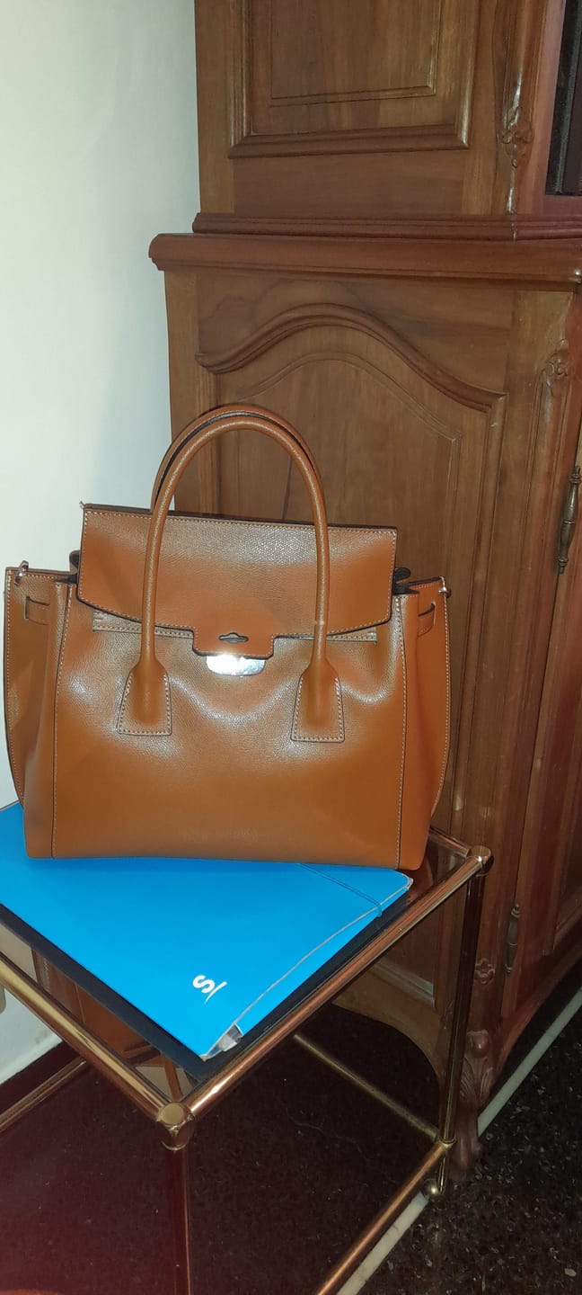 Customer photo review of Alessia - Borsa a Mano in Pelle Saffiano Versione Grande