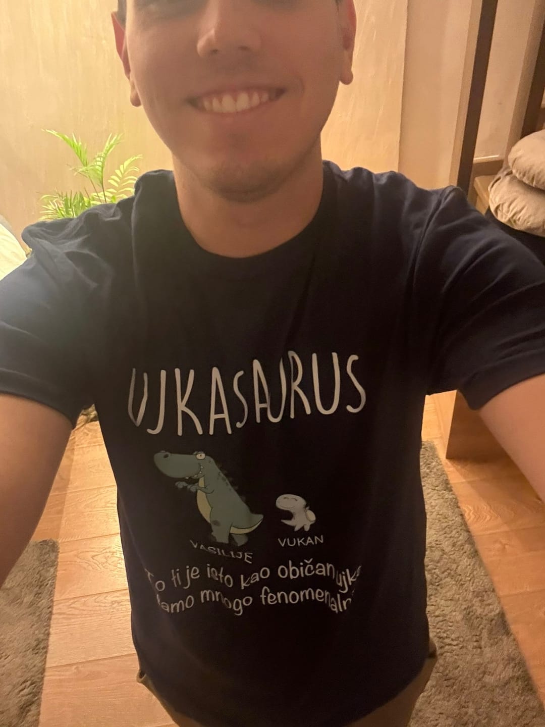 Customer photo review of Ujkasaurus - majica