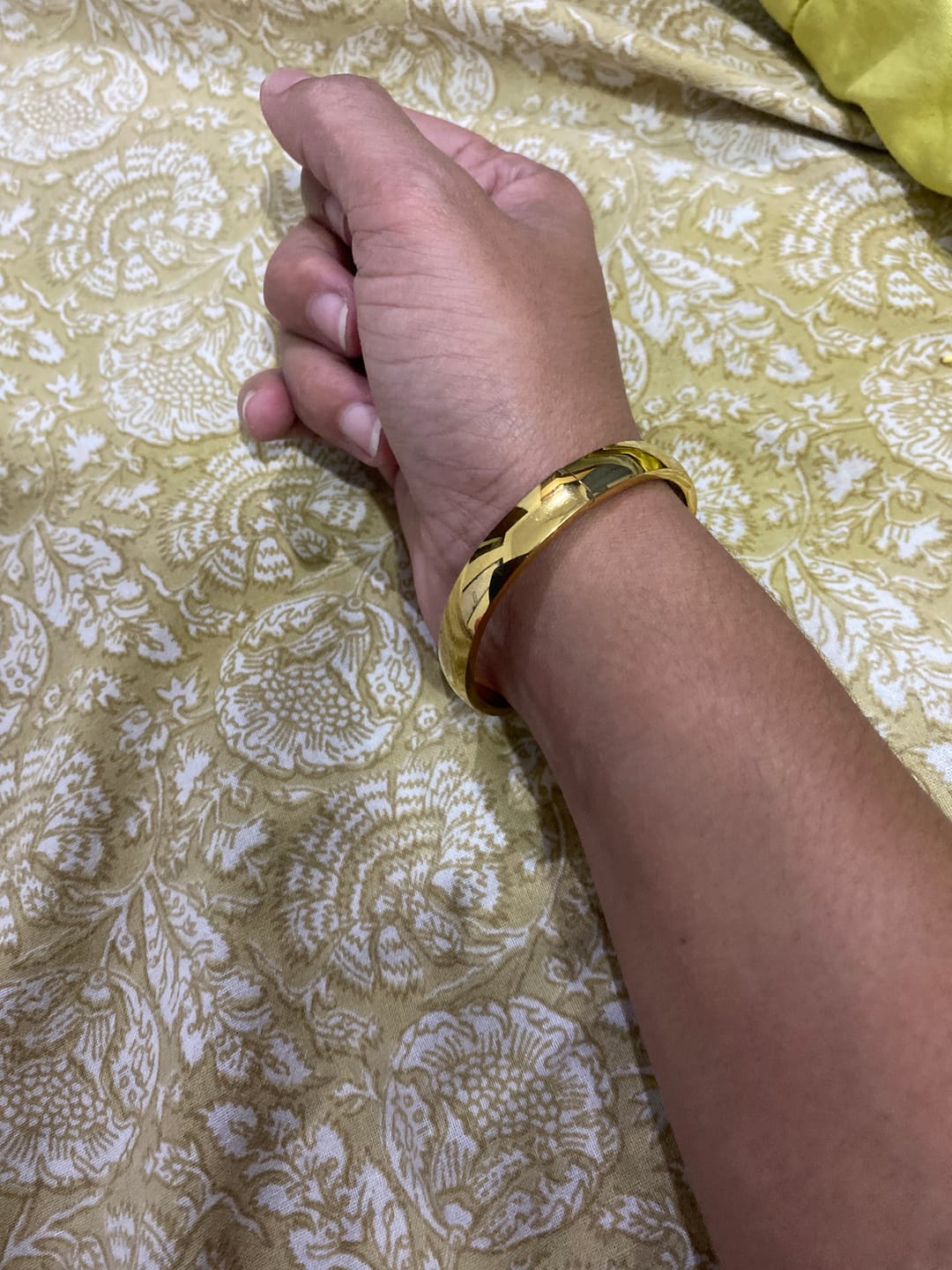 Customer photo review of Plain Gold Bangle Bracelet - 7 mm