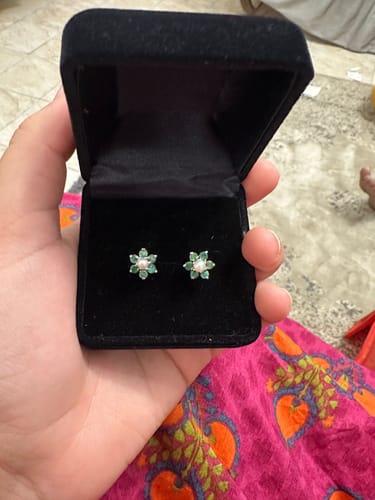 Customer photo review of STONE OF SUCCESSFUL LOVE STUDS