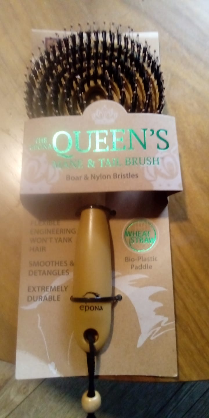 Customer photo review of Queen's Brush - Royal Mane & Tail Brush