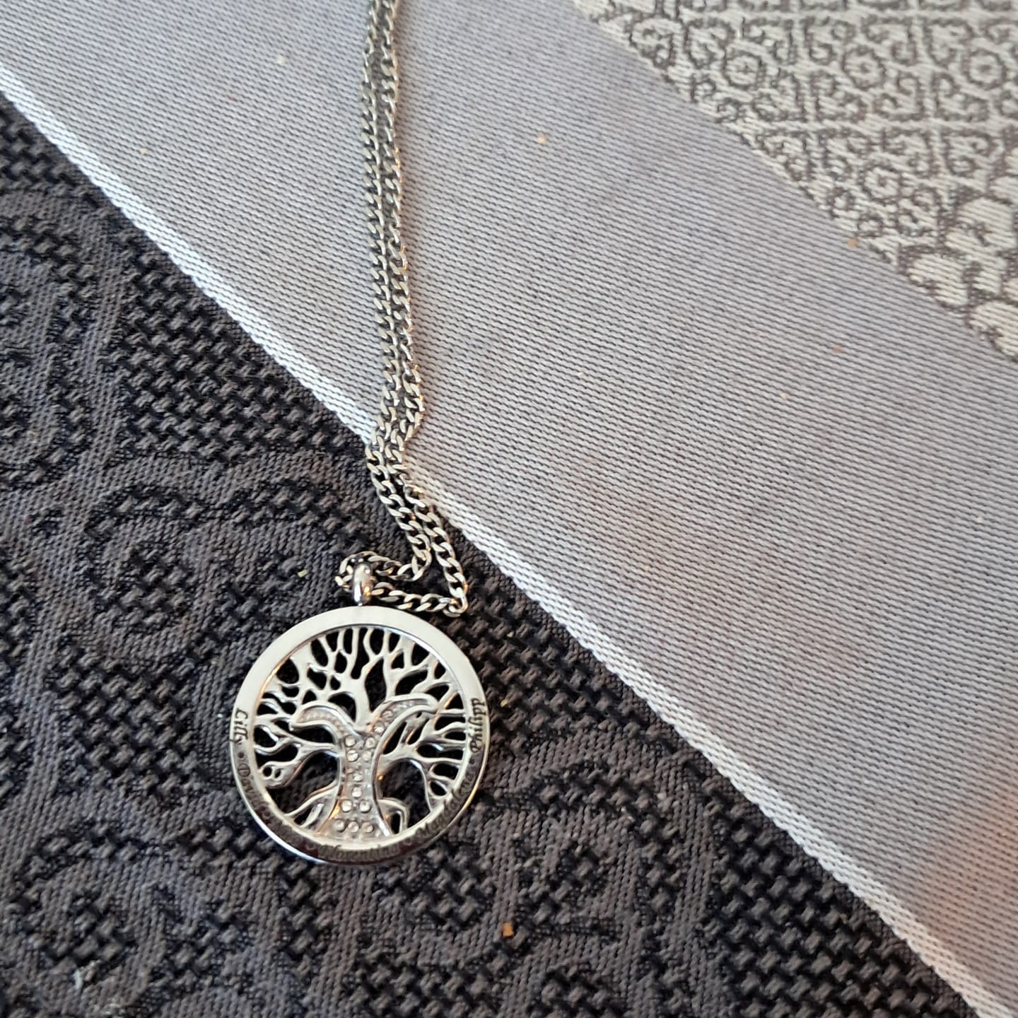 Customer photo review of Collar personalizado Árbol de la Vida con circonitas