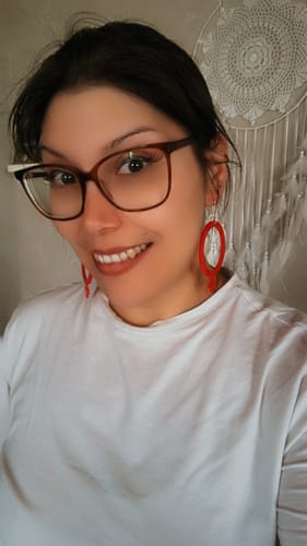 Customer photo review of Örhängen feminist Röd