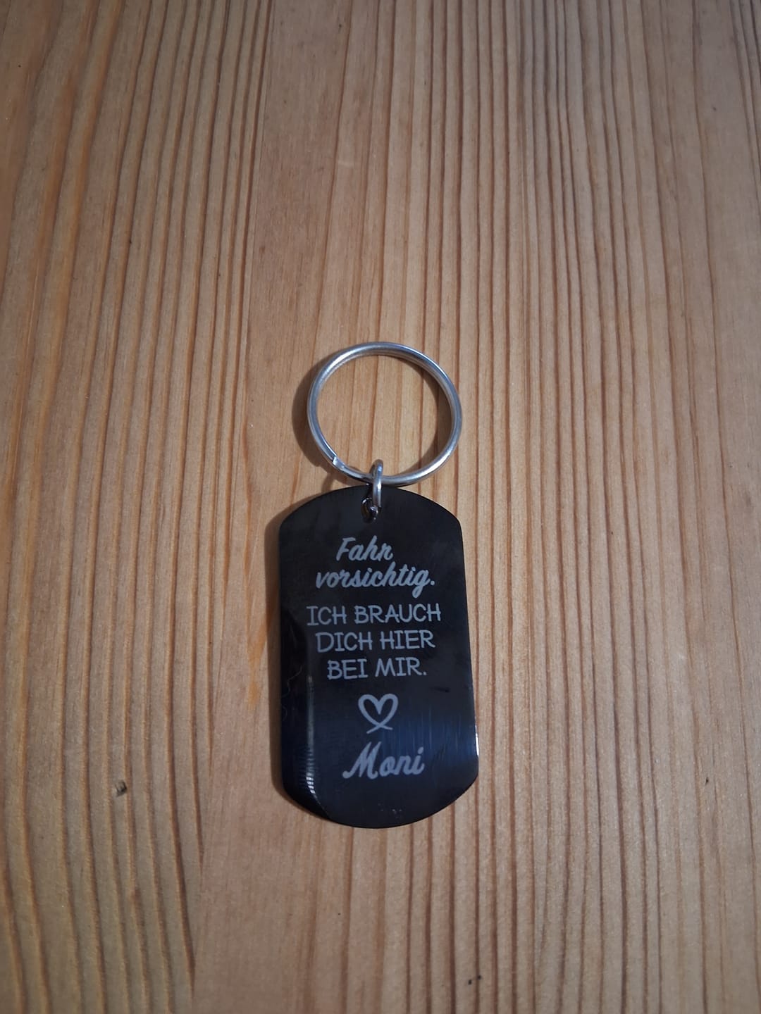 Customer photo review of Fahr vorsichtig - Paar-Schlüsselanhänger (Gravur-Schwarz/Weiß)