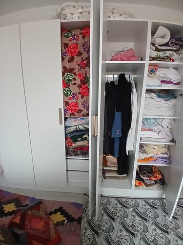 Customer photo review of Rani BA157 Geniş Gardırop Elbise Dolabı 6 Kapaklı 13 Raflı 3 Askılı Modüler Dolap Beyaz
