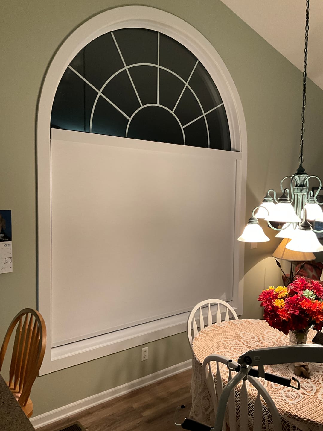 Customer photo review of SmartWings Motorized Roller Shades 100% Blackout Essential
