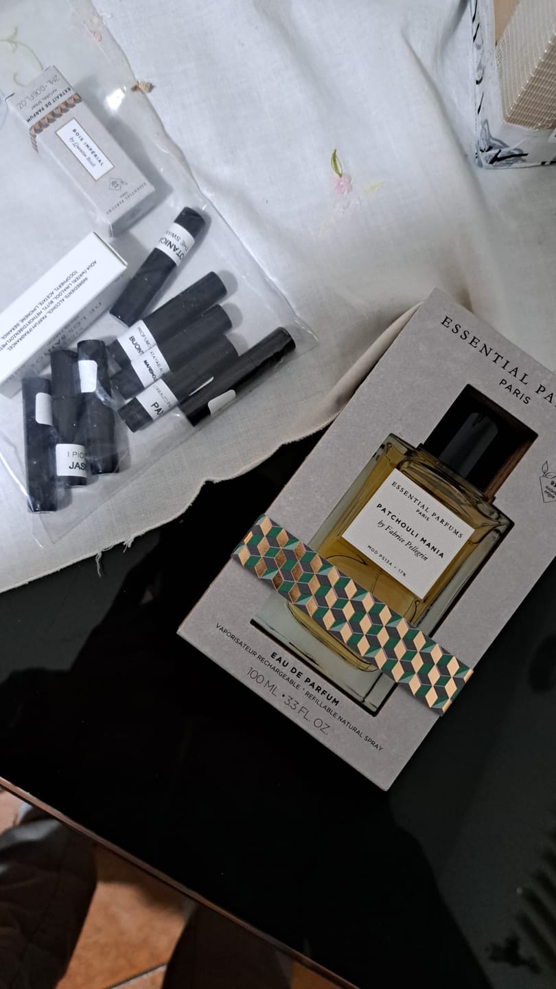 Customer photo review of ESSENTIAL PARFUMS - PATCHOULI MANIA
