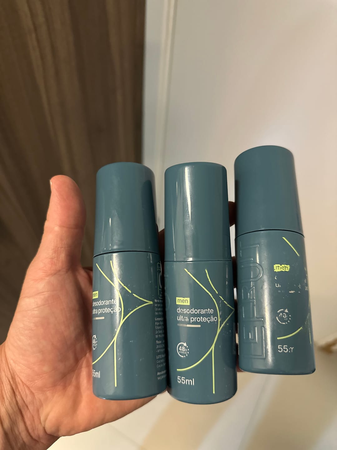Customer photo review of Desodorante Ultra Proteção