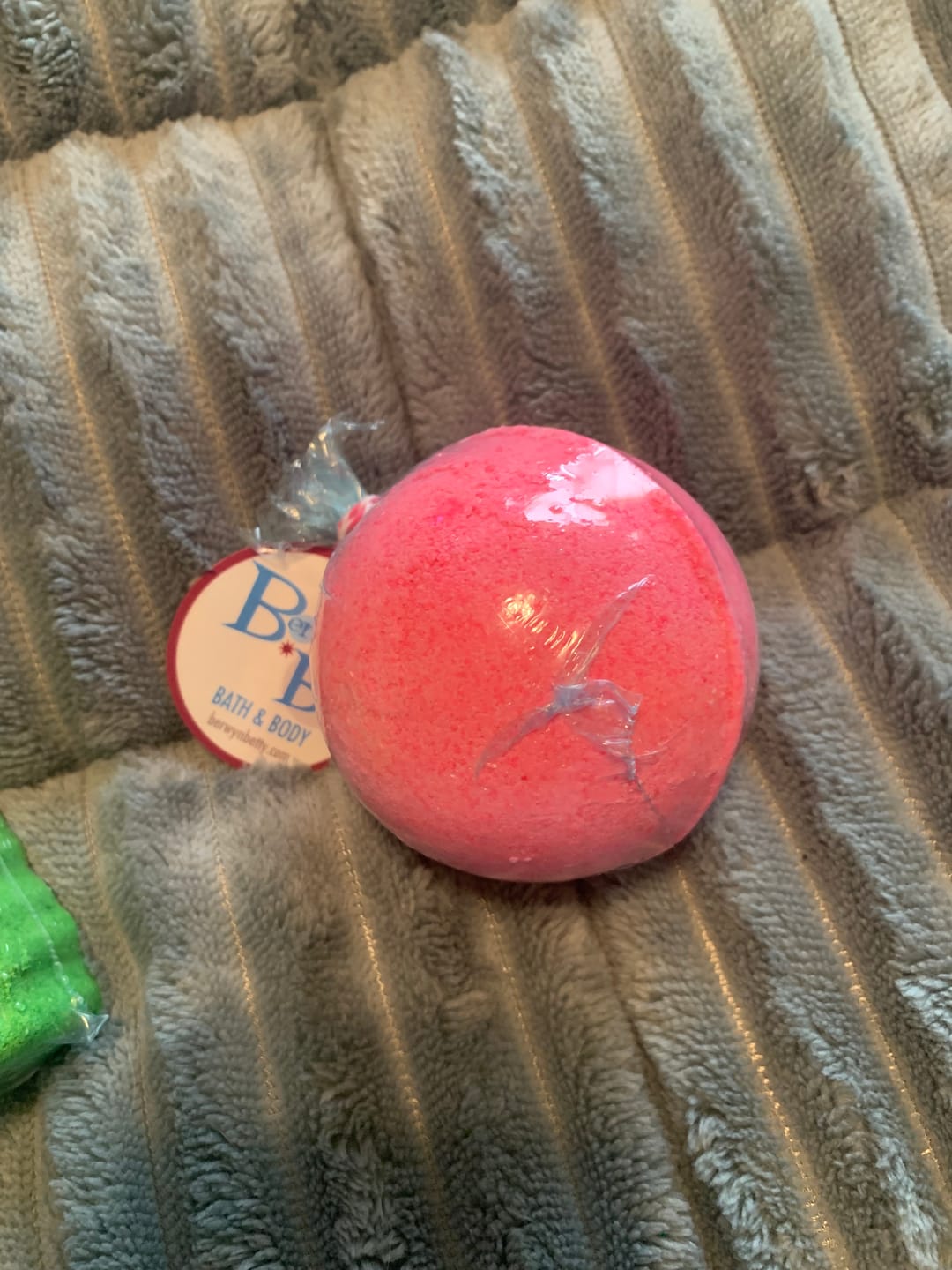 Customer photo review of Peppa Pig Kids Bath Bomb with Toy Inside