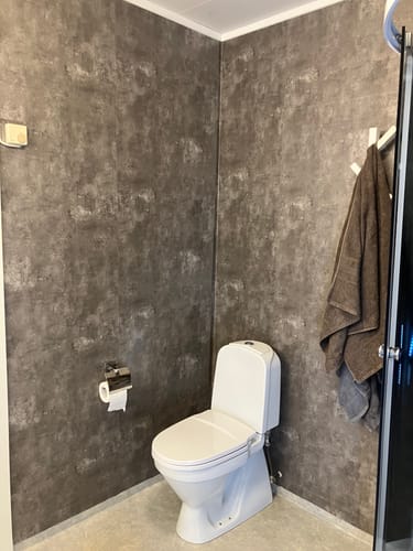 Kundeanmeldelse med bilde av Premium Limewash antrasitt kontaktplast