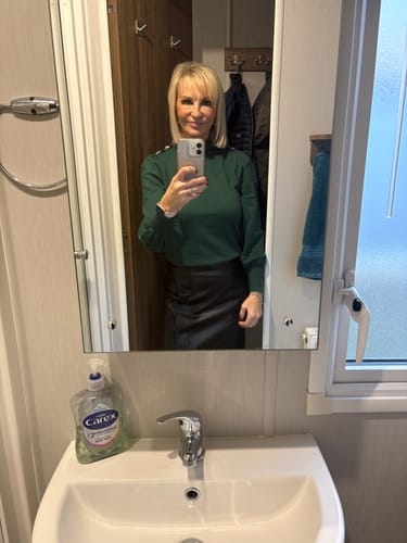 Customer photo review of Face Framing Layers / Clip In Extensions / Human Hair / 14 inches / 15 grams