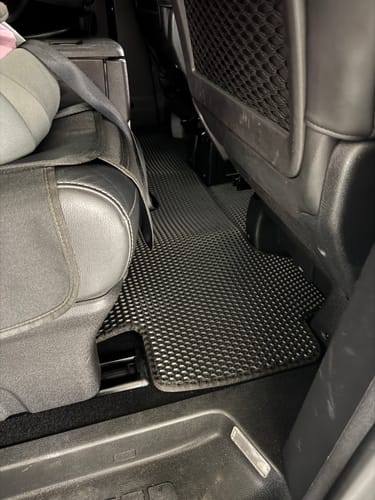 Customer photo review of Fußmatten für Van - Kofferraumwanne