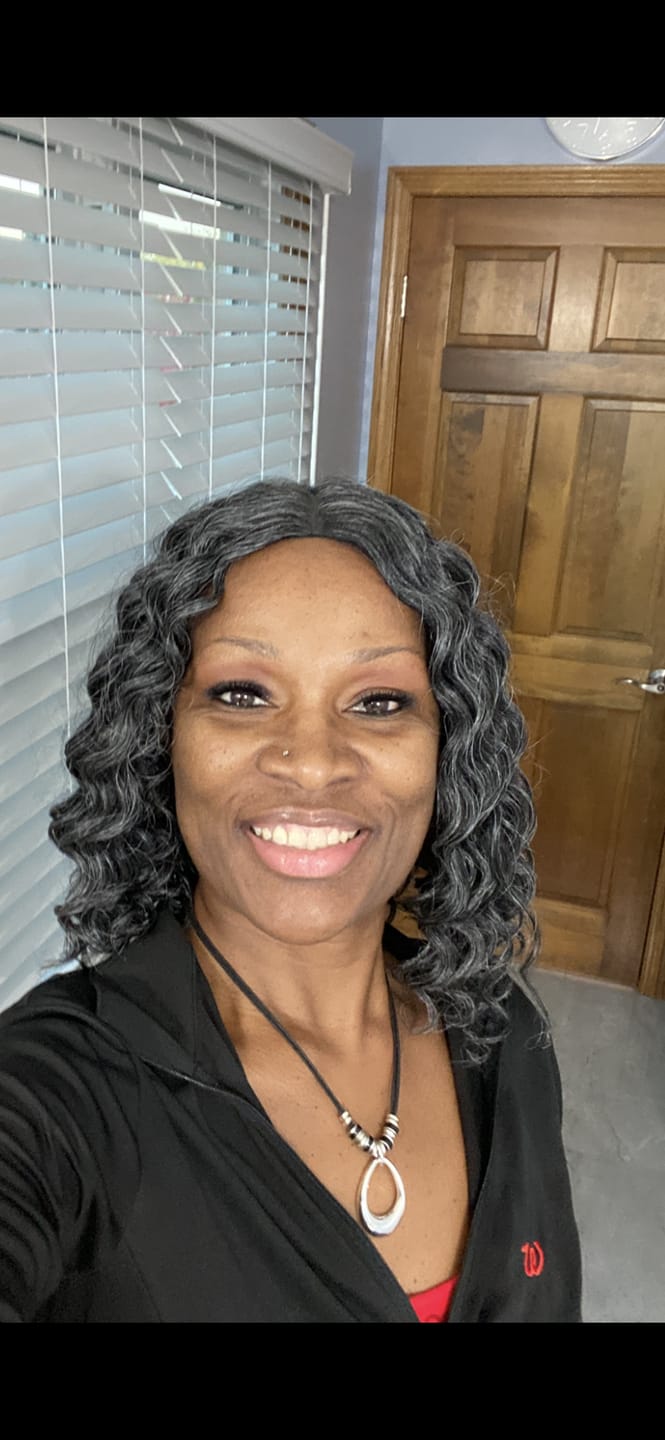 Customer photo review of Harmony By Shake N Go Glueless 5" Deep Part HD Lace Front Wig - NOVALIE